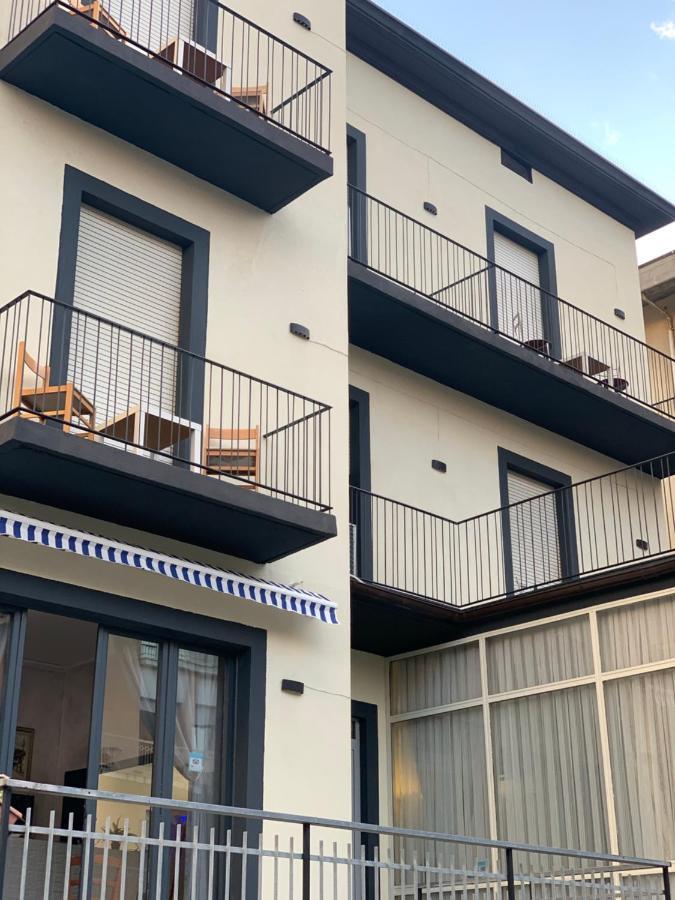Hotel Neyra Beach Rimini Exteriör bild