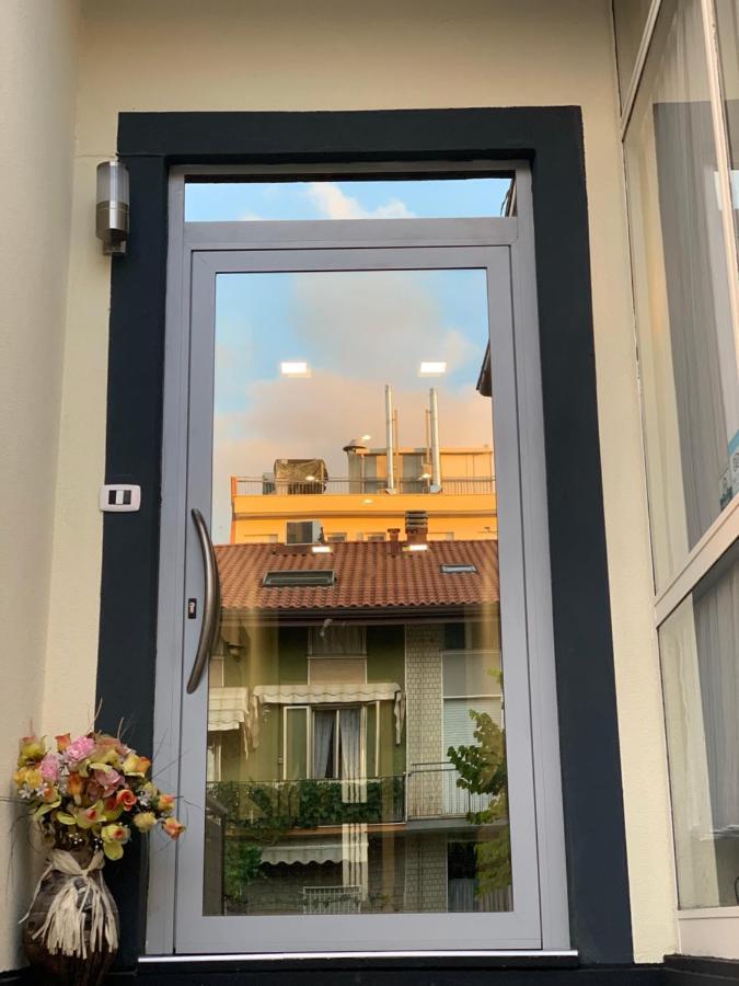 Hotel Neyra Beach Rimini Exteriör bild