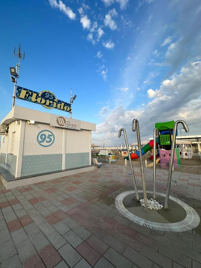 Hotel Neyra Beach Rimini Exteriör bild